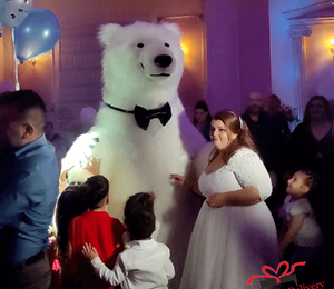 The White Polar Bear came to the wedding to deliver the gift to the bride and groom. Gift Delivery. Wedding gift. Polar bear surprise. White Polar Bear at the wedding.